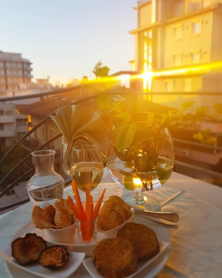 Hotel Romantica Rimini Eksteriør billede