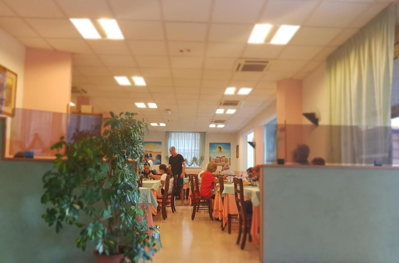 Hotel Romantica Rimini Eksteriør billede