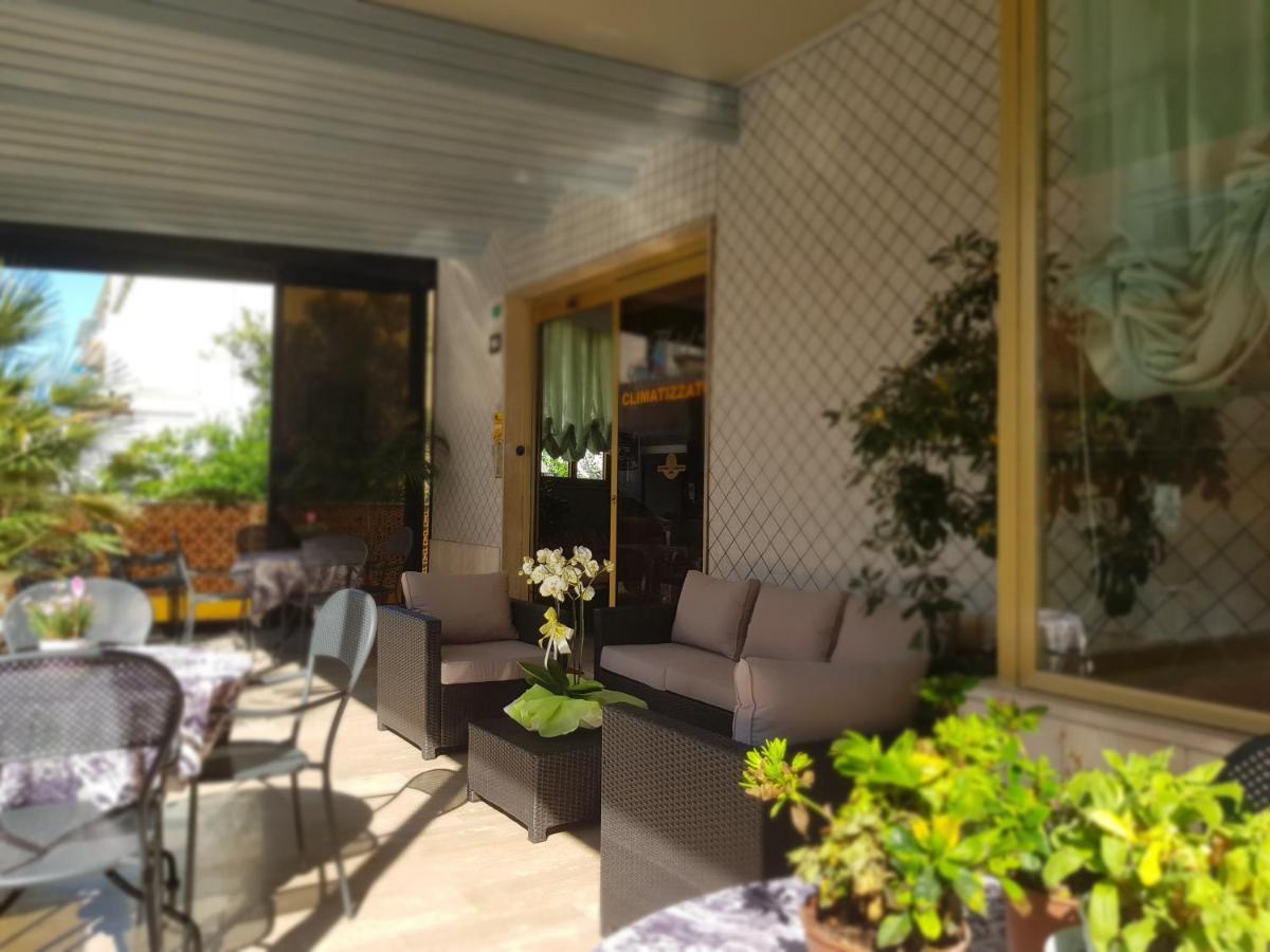 Hotel Romantica Rimini Eksteriør billede
